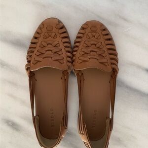 Nisolo Tan Flats with Woven Design